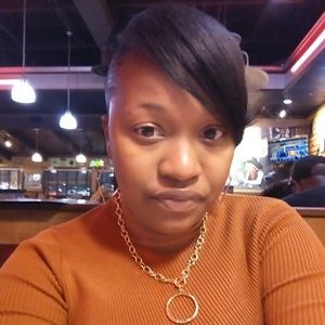 Meet your Posher, La'brittany